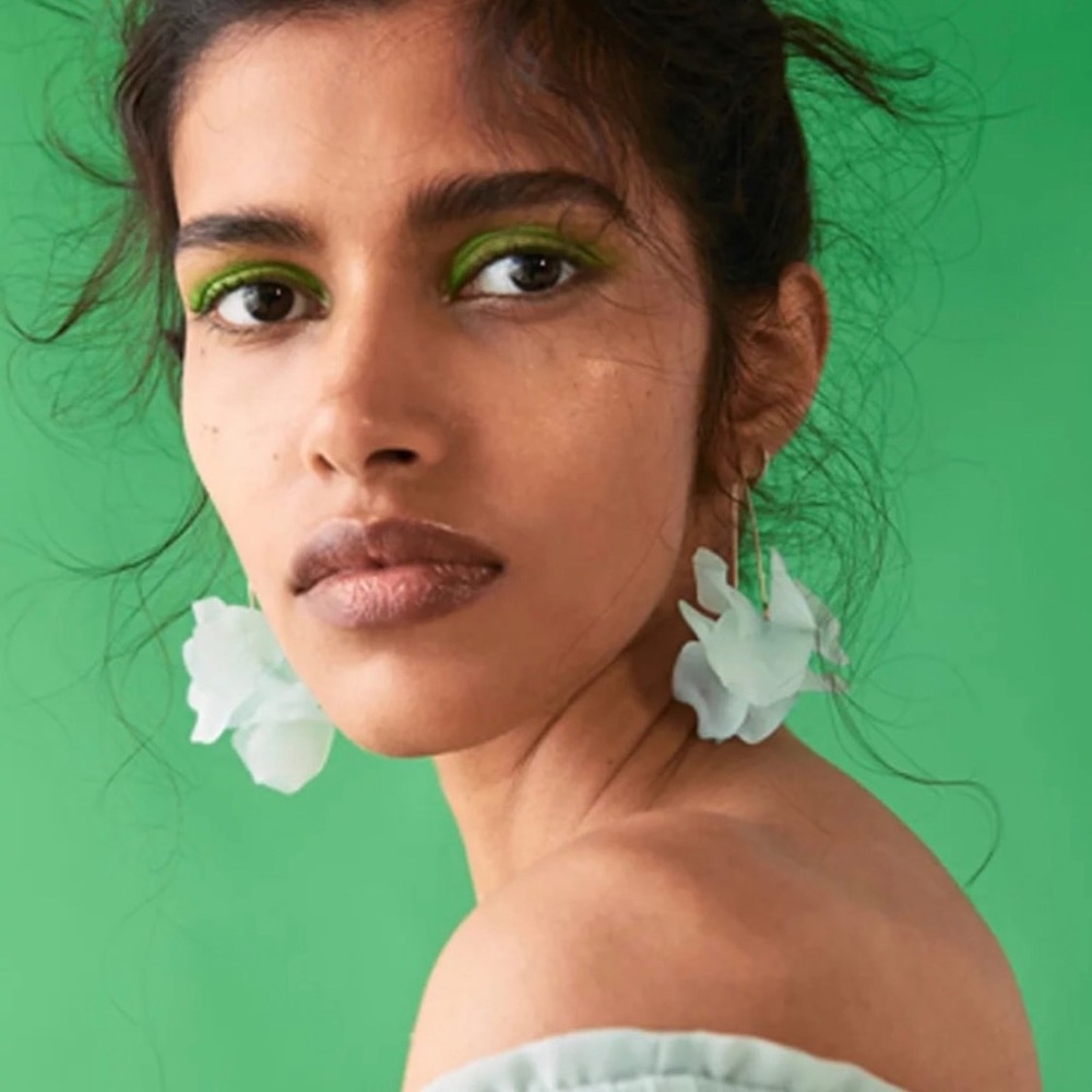 NEW White Gold Flower Petal Acrylic Drop Earrings